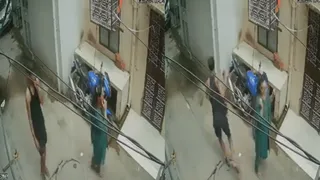 Viral Video: Man Snatches Woman’s Phone While She Was Talking On It; Netizens Question Delhi Police